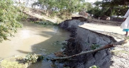 কুড়িগ্রামের ধনারচর গ্রামে নদী ভাঙ্গনে অসহায় সাধারণ মানুষ