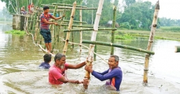 গঙ্গাচড়ায় সংযোগ সড়ক ভেঙে যাওয়ায় যোগাযোগ বিচ্ছিন্ন ৪টি গ্রাম